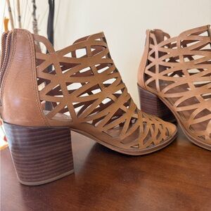 Vince Camuto Tan Cutout Cage Block Heel Shoes